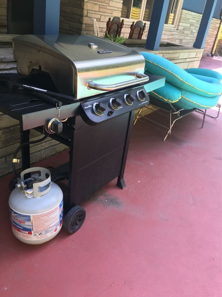 Building Photo - 422 Laurel Ave