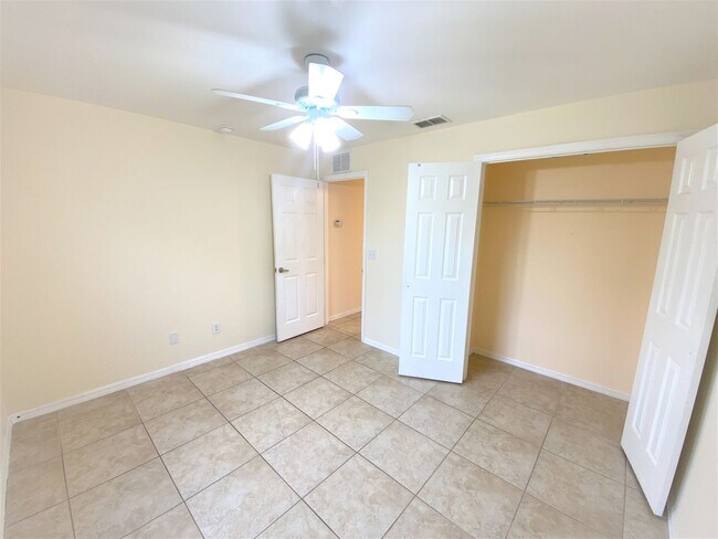 Building Photo - ** GOLDEN GATE ESTATES ** 3 BED / 2 BATH -...