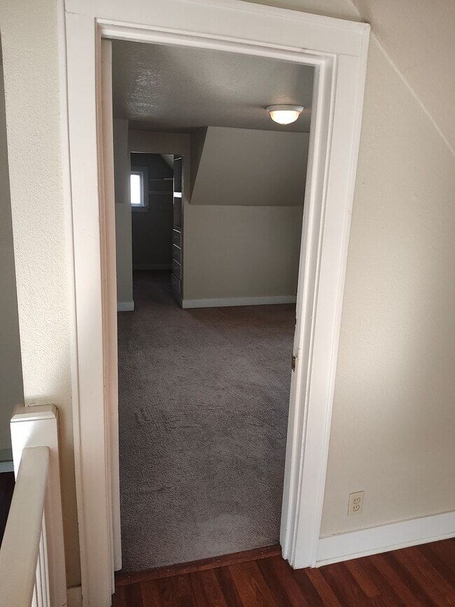 Building Photo - 1825m1