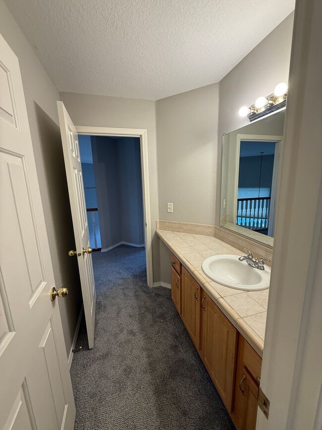 Building Photo - Felida Area - 3 bedroom, 2.5 bath