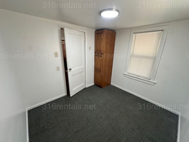 Building Photo - $1150- 3 bed 1 bath - Single Family Home