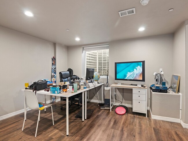 Building Photo - Beautiful 3 Bed, 3 1/2 Bath Townhome in We...