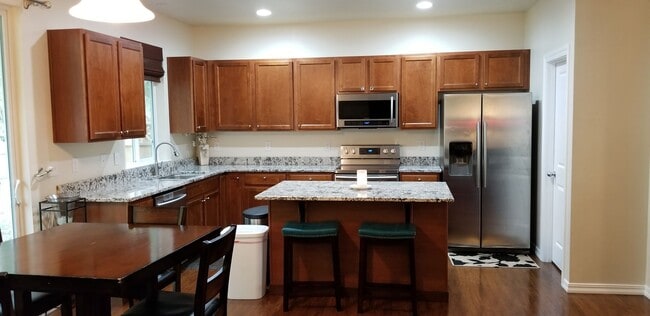 Building Photo - Two-Story Bremerton Home