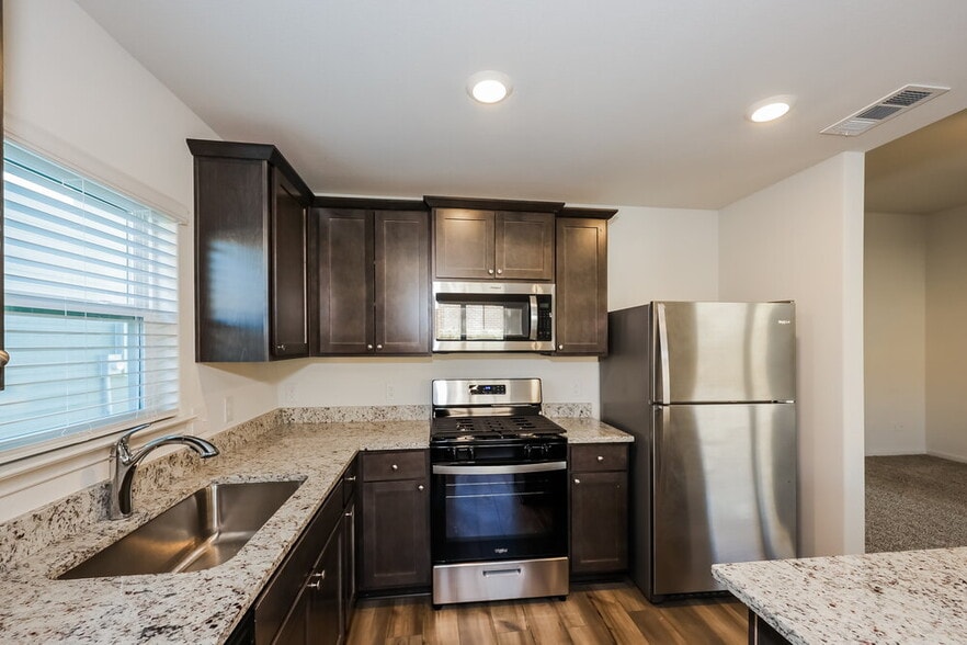 Building Photo - 1313 Redpine Dr