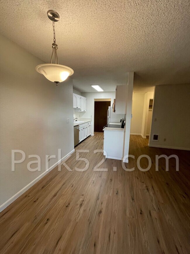 Building Photo - Fircrest Area 3 Bedroom Apartment