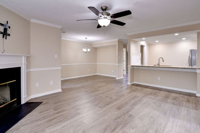 Building Photo - Nicely Updated Grafton Woods Condo