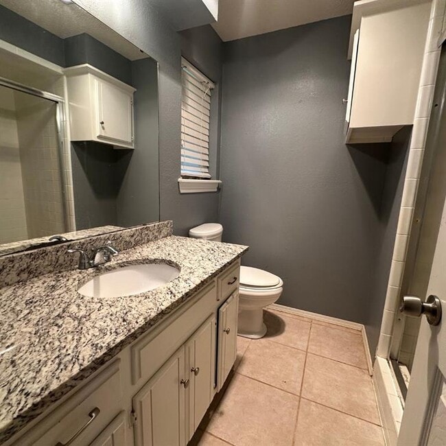 Building Photo - 6928 Woodlake Dr
