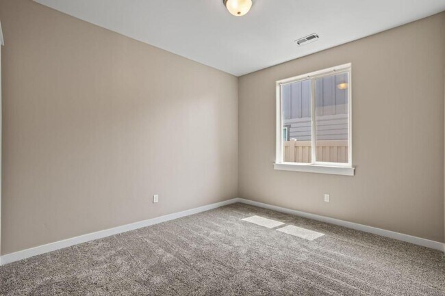 Building Photo - 1284 N Heath Ave