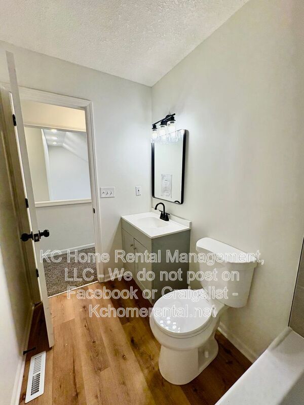 Building Photo - 307 E Main St