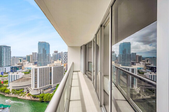 Building Photo - 485 Brickell Ave