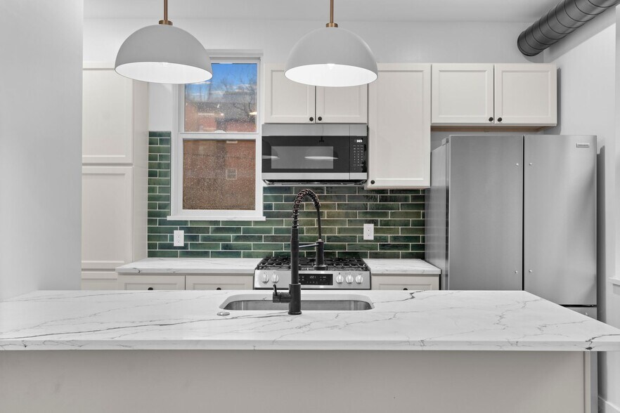 Kitchen - 2035 Forbes Ave