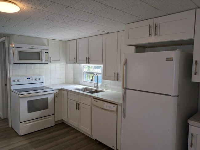 Building Photo - 2934 Plumosa Ln