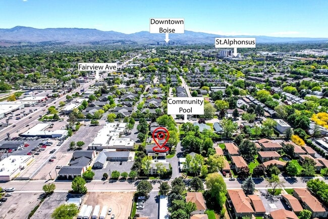 Building Photo - Updated Apartment with Community Pool!