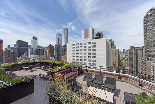 Building Photo - 300 E 64th St