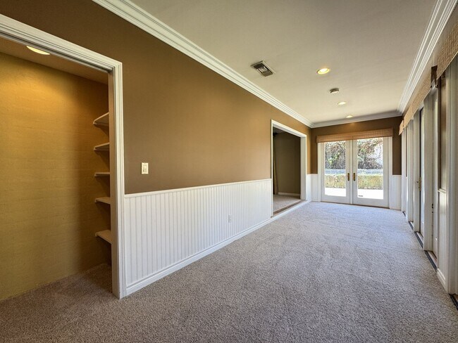 Building Photo - 1232 Longview Dr