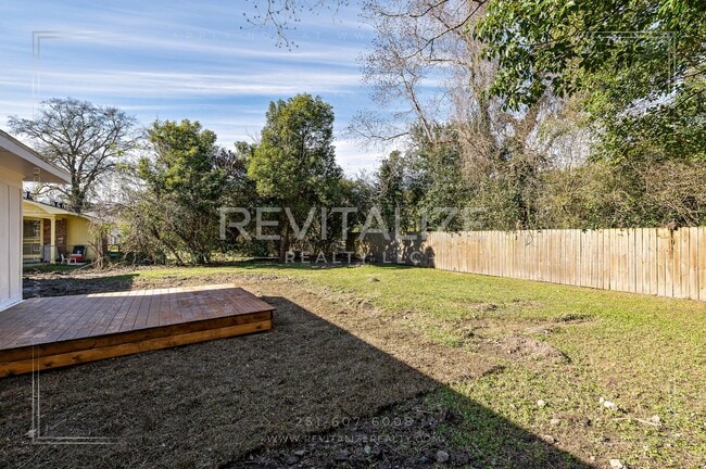 Building Photo - Fully Renovated 3 Bed 2 Bath Home!