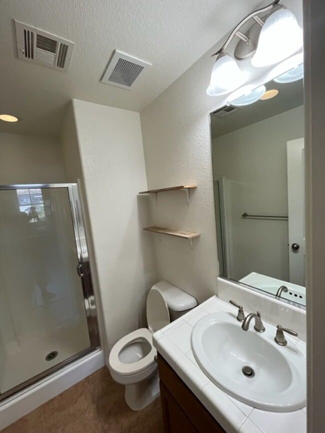 Building Photo - 838 Tarragon Ln