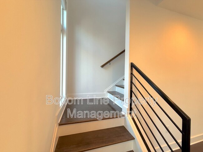 Building Photo - 118 W Poindexter Dr