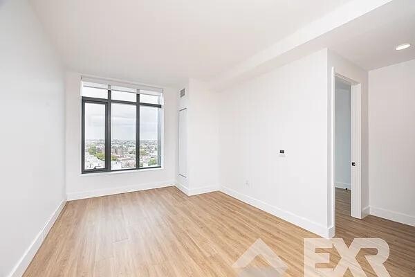 Building Photo - 2230 Cropsey Ave