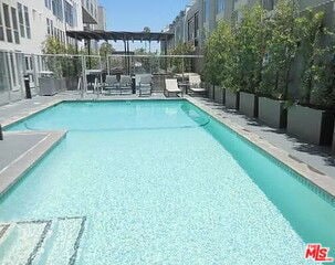 Building Photo - 4133 Redwood Ave