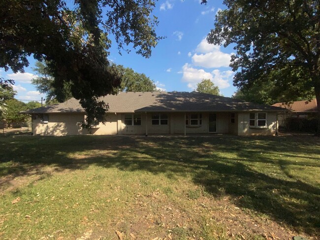 Building Photo - 3 BEDROOM, PLUS OFFICE, BELTON ISD