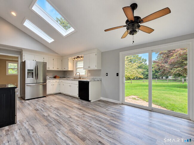 Building Photo - 54 Halsey Dr
