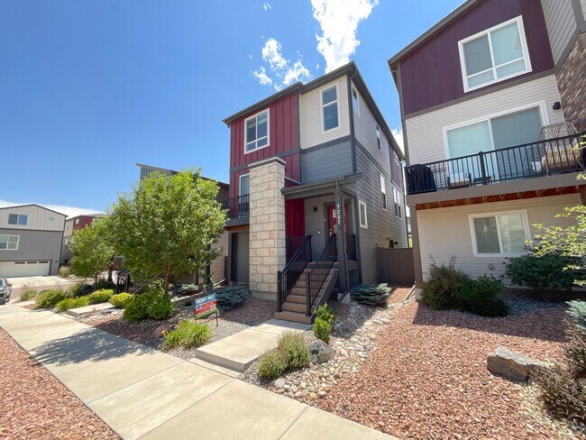 Building Photo - 4 Bedroom Home Available Near E Woodmen Rd & Rangewood Dr!