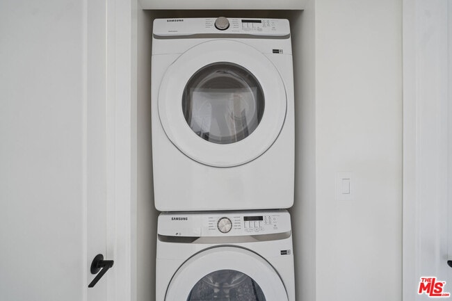 Building Photo - 1027 N Gardner St