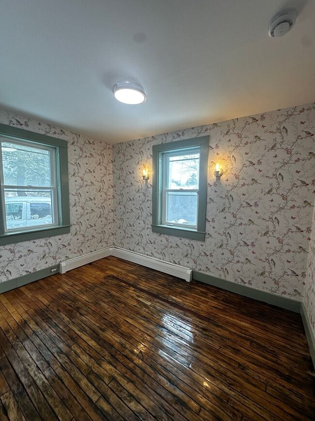 Building Photo - Newly Renovated 3-Bed Single Family Home