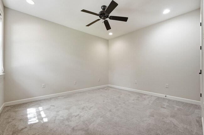 Building Photo - 4256 Skipjack Cove
