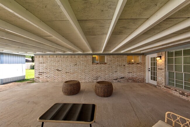 Building Photo - 8511 Honeysuckle