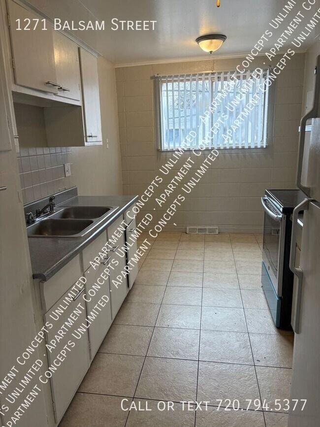 Building Photo - 1271 Balsam St