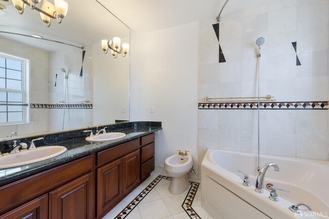 Building Photo - 499 33rd Ave