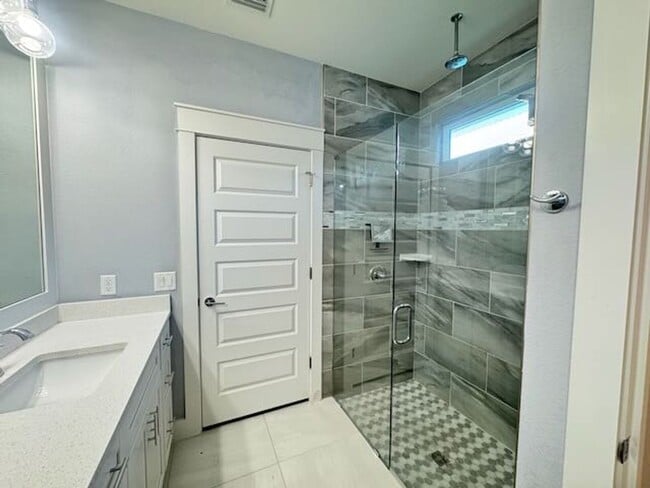 Building Photo - Palm Heaven!!Application and more info @ https://www.sandseekerrealty.com/long-term-rentals/. Cli...