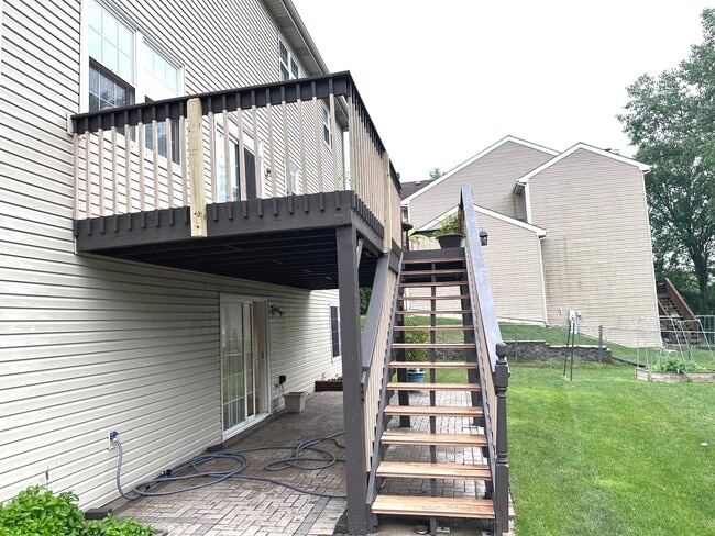 Building Photo - 209 S Pleasant Rd