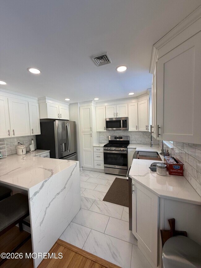 Building Photo - 45 Harbor Inn Rd