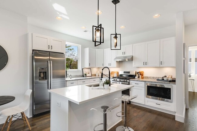 Building Photo - 1806 Lischey Ave