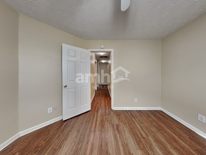 Building Photo - 836 Windcroft Cir NW