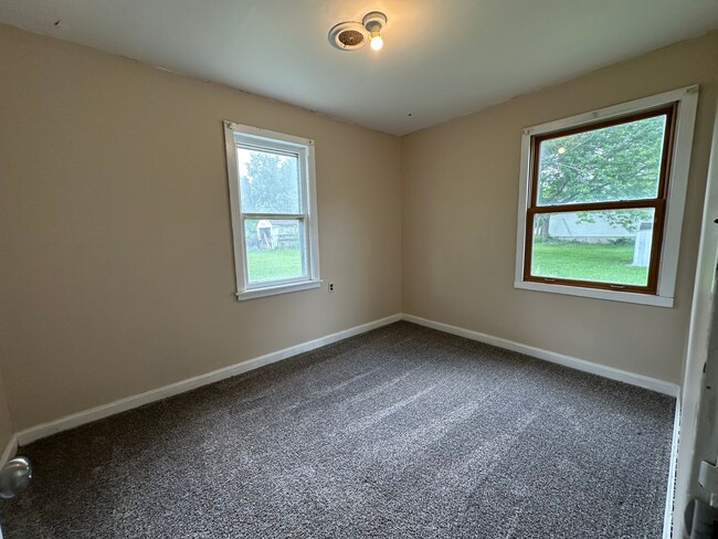 Building Photo - 2 Bedroom House in Webster City! $850