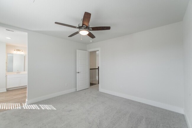 Building Photo - 10627 Whitejacket