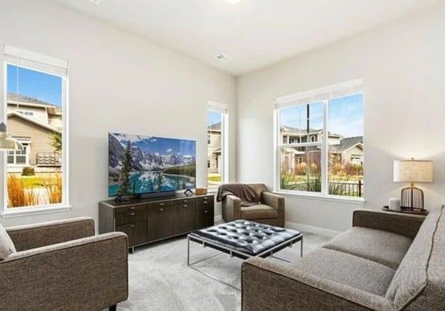 Building Photo - Elegant Townhome in Loveland