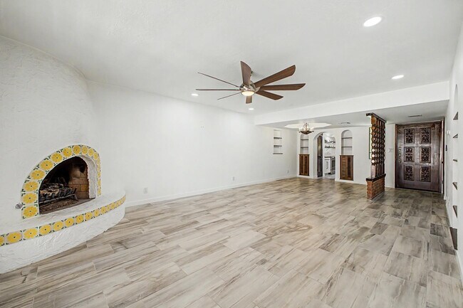Building Photo - 37210 N Tranquil Trail
