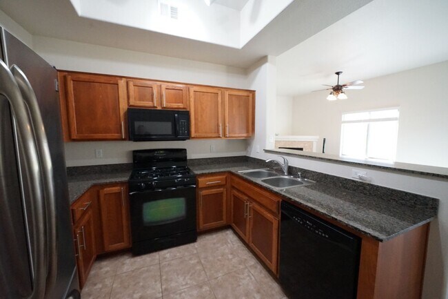 Building Photo - SHOWINGS AVAILABLE NOW