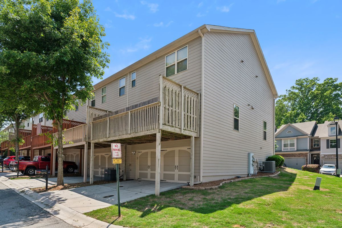 Building Photo - 5080 Whiteoak Terrace SE