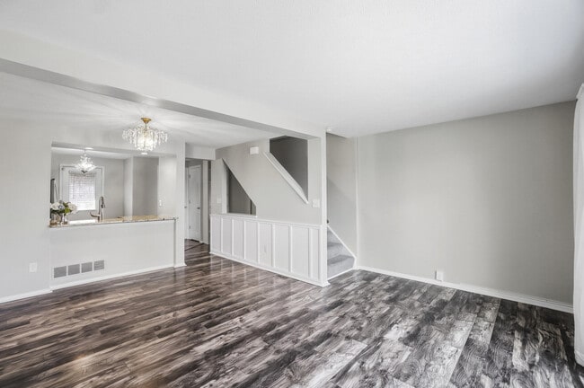 Building Photo - 315 Western Ave