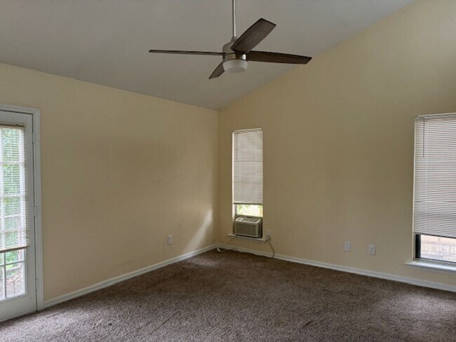 Building Photo - 621-621 Kings Mountain Dr