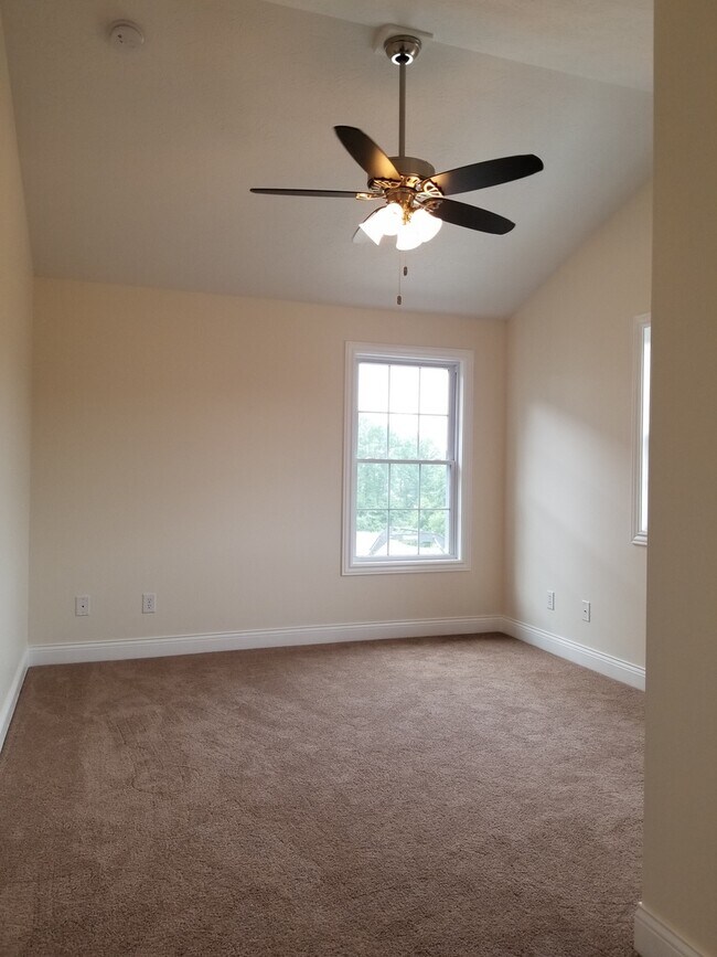 Building Photo - GREAT 3 BED 2 BATH CONDO!!!