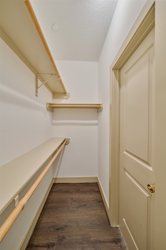 Building Photo - 2422 Navigation Blvd