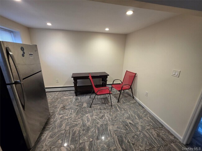 Building Photo - 42 Hasbrouck St