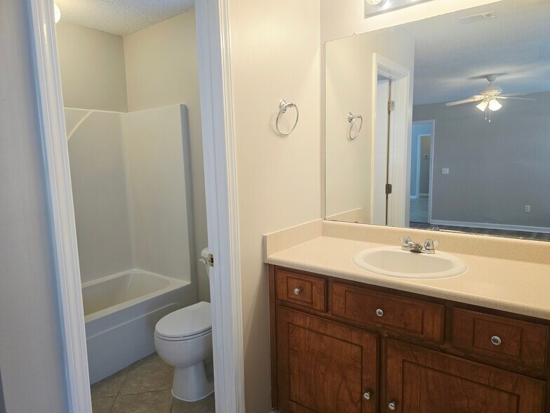 Building Photo - 111 Quarterhorse Dr